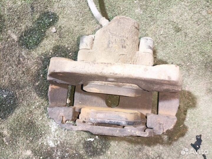 Суппорт передний левый Bmw X5 E53 M54B30