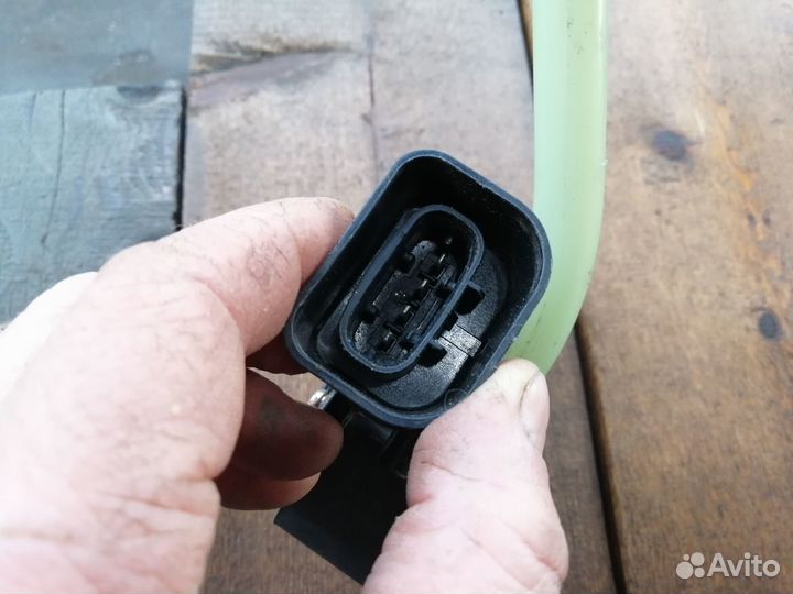 Замок двери задний левый Toyota Land Cruiser 100