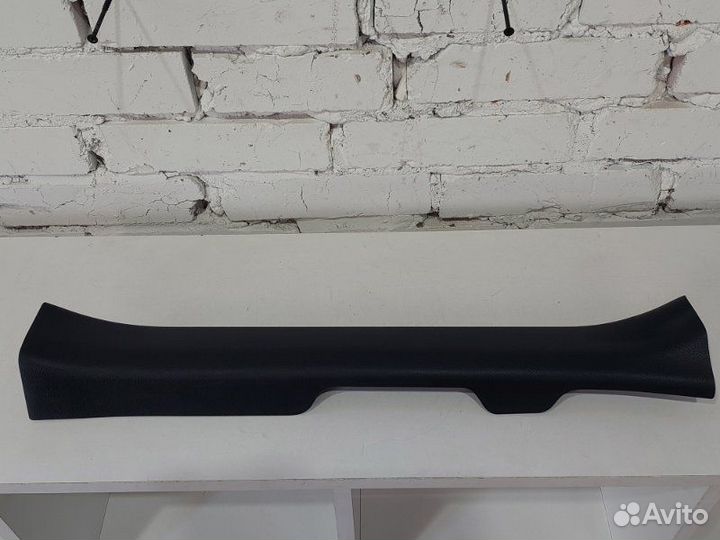 Накладка на порог салона передняя правая Toyota