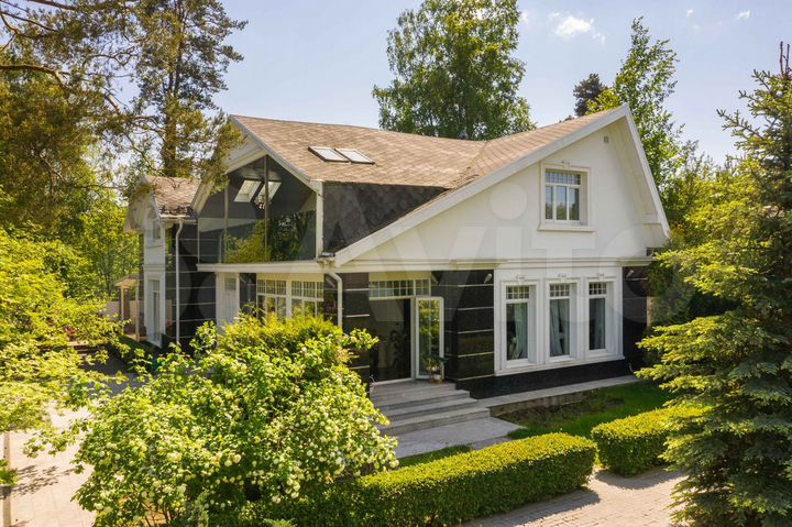 Дом 347 м² на участке 14 сот.