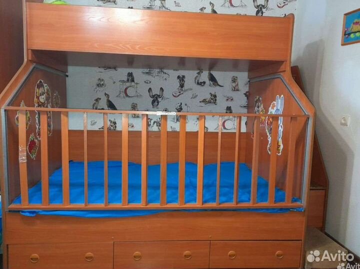 Двухъярусная кровать