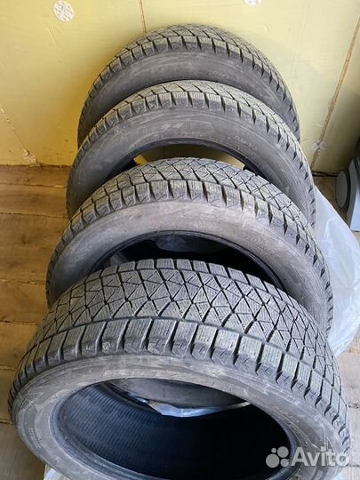 Bridgestone Blizzak DM-V2 225/55 R18