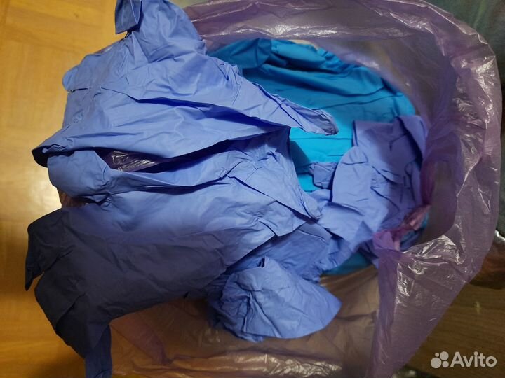 Пара новых медицинских перчаток нитриловых