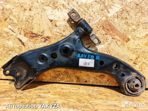 Рычаг с шаровой Тойота рав4 2018- передний правый