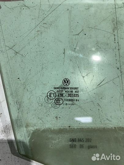 Стекло двери (Volkswagen Tiguan)