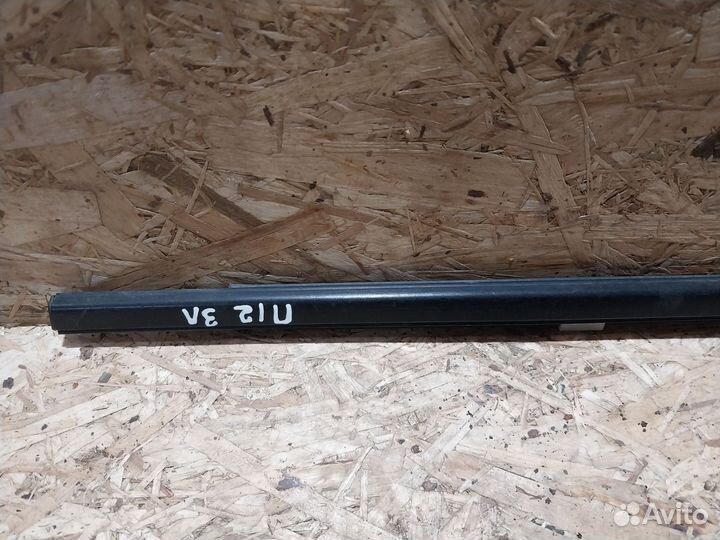 Молдинг стекла задний левый Nissan Primera P12