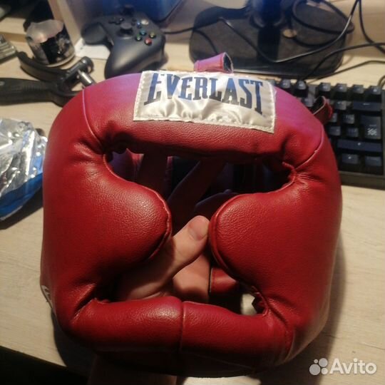 Боксерский шлем everlast красный