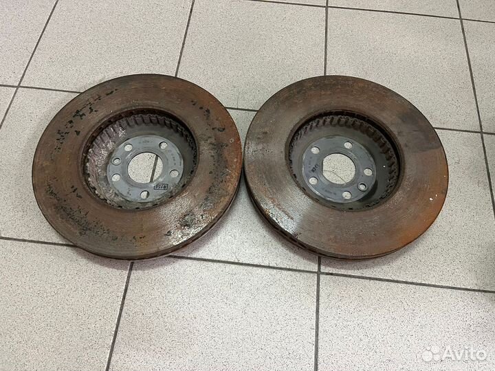 Передний тормозной диск Range Rover Velar