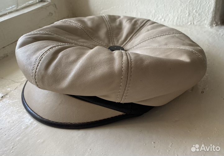 Кепка кожаная женская