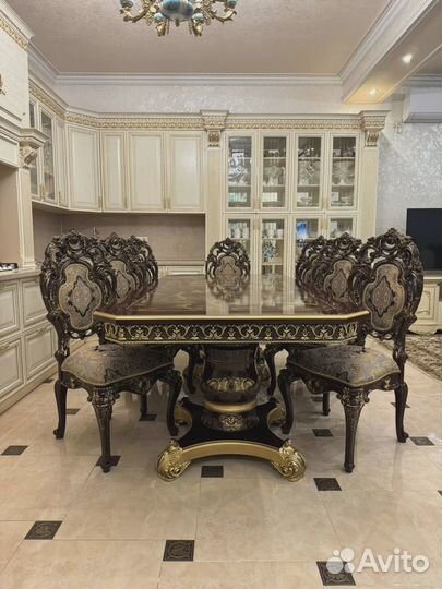 Стол обеденный