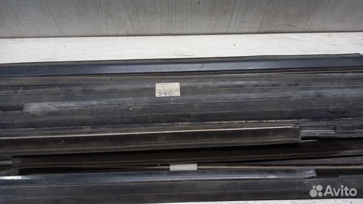 Уплотнитель стекла двери Volvo 940