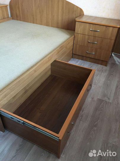 Спальный гарнитур бу