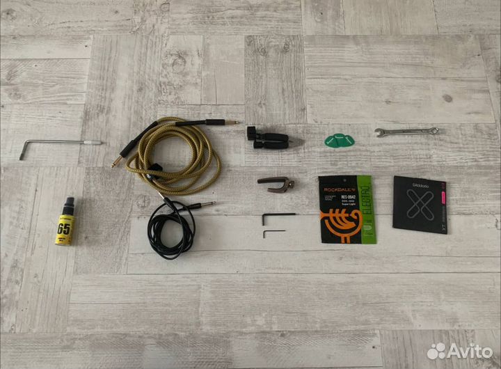 Электрогитара Fabio + комплект