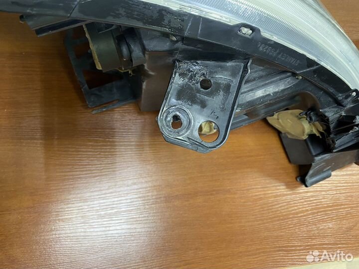 Фара левая Nissan Tiida