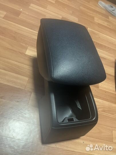 Центральная консоль с подлокотником VW Passat