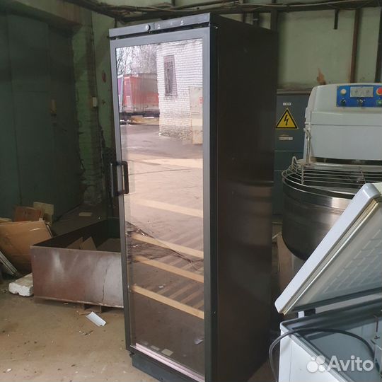 Винный шкаф Vestfrost VKG 571 BR