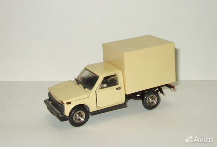 Ваз 2121 LADA Нива Бизон Агат Тантал Досуг 1:43