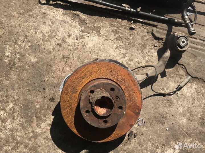 Передние поворотные кулаки бмв е90