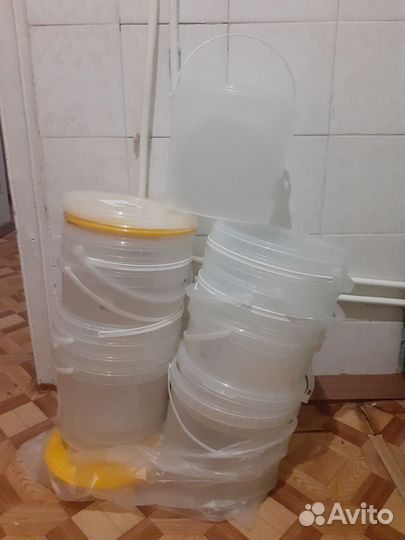 Ведро пластиковое с крышкой