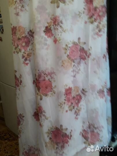 Тюль с цветочным принтом на белом