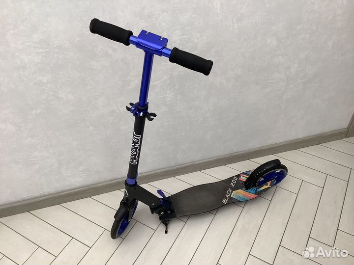 Самокат Malamut Black 200