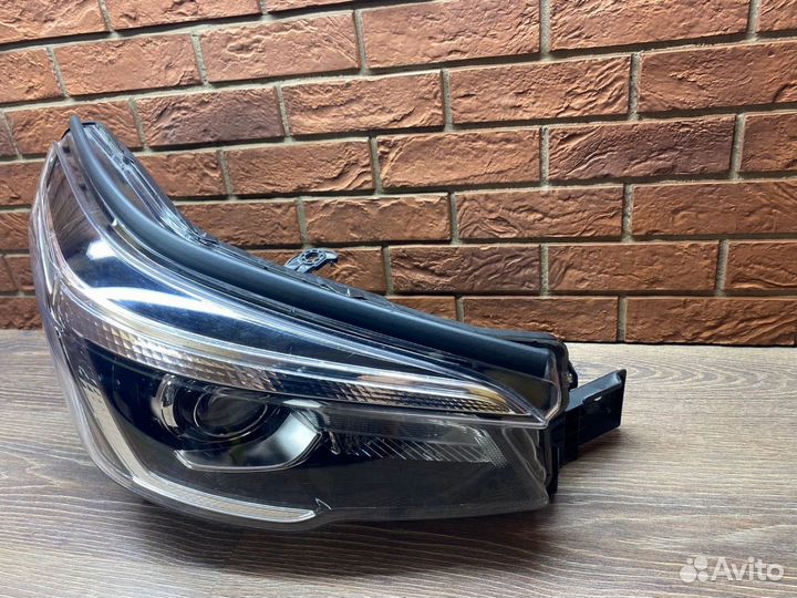 Фара правая Subaru Forester