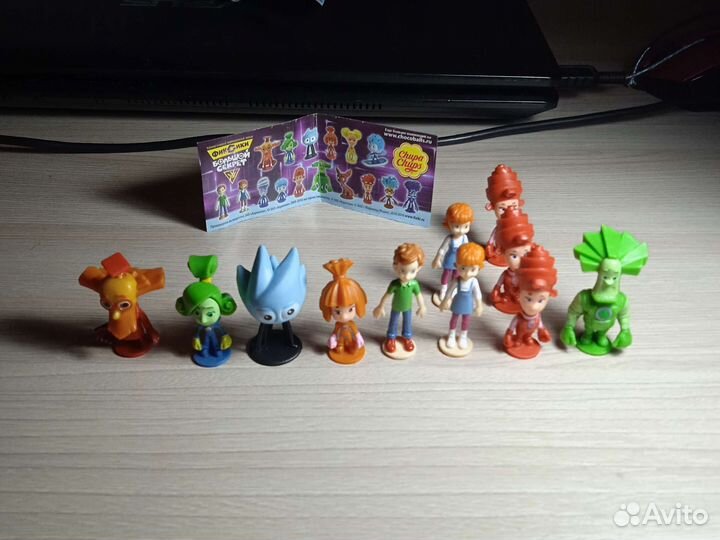 Игрушки из киндера, чупа-чупс