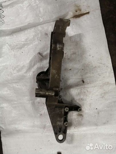 Кронштейн кондиционера Volvo S40 2001-2003