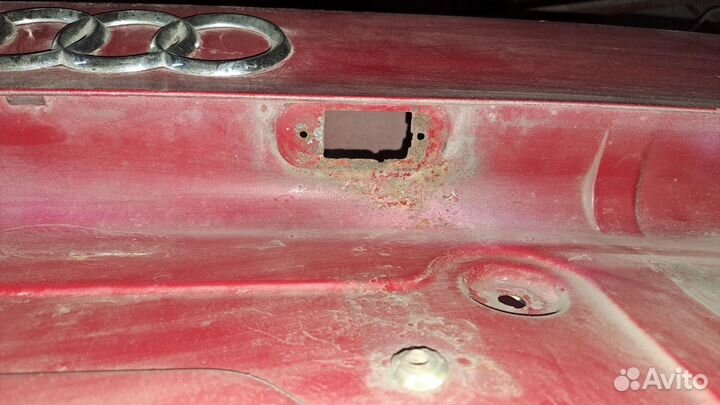 Крышка багажника седан Ауди А6С4, 100 45к 1993г