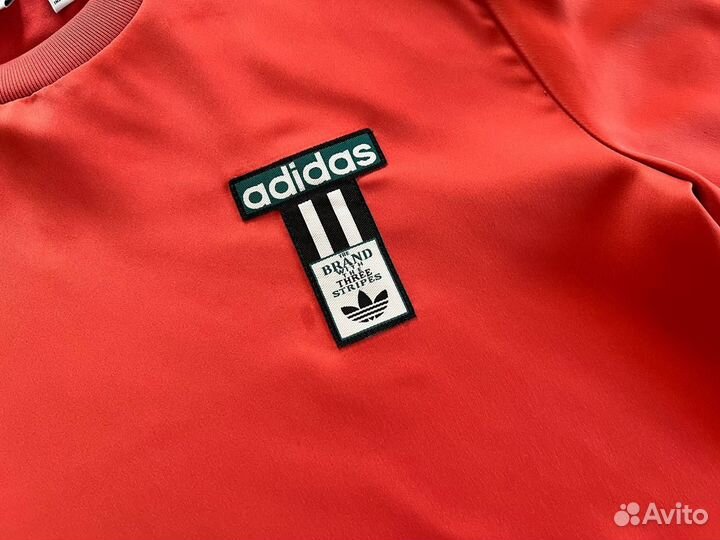 Женская укороченная футболка Adidas оригинал р 44