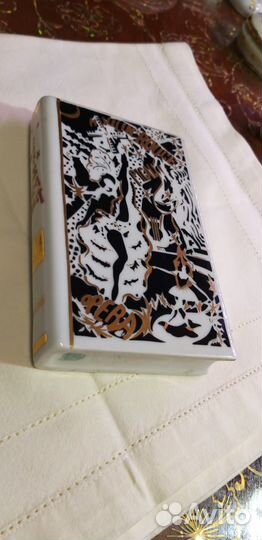 Фляжка (штоф) фарфоровая. Лимож