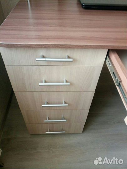 Письменный стол