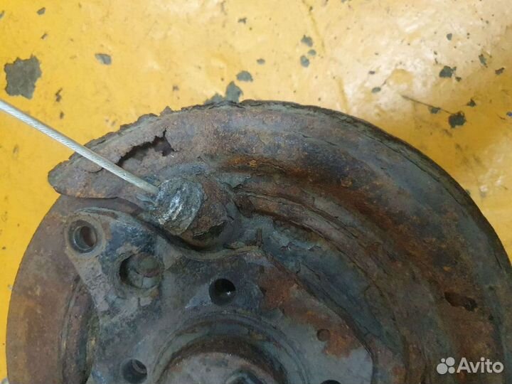 Ступица диск тормозной задний левый Toyota E12