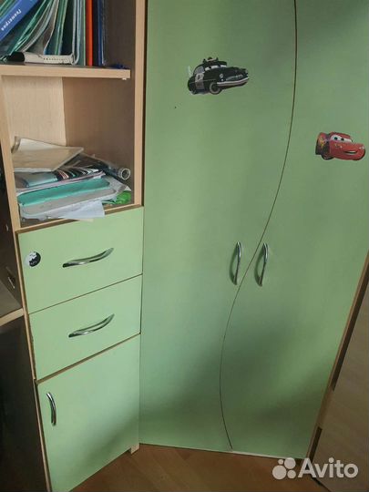 Детская кровать чердак со столом и шкафом