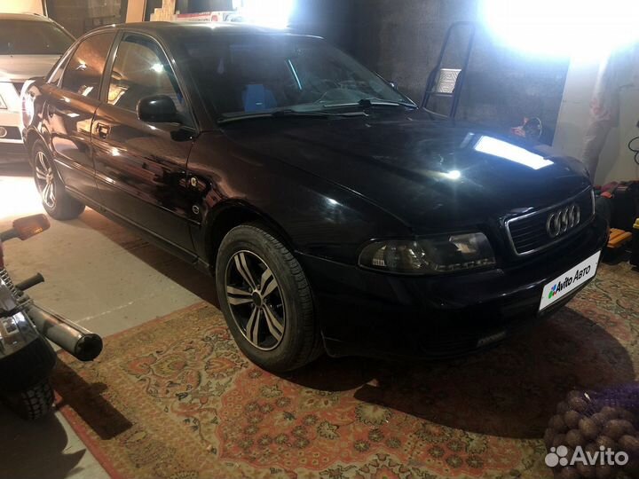 Audi A4 1.8 AT, 1997, 286 600 км