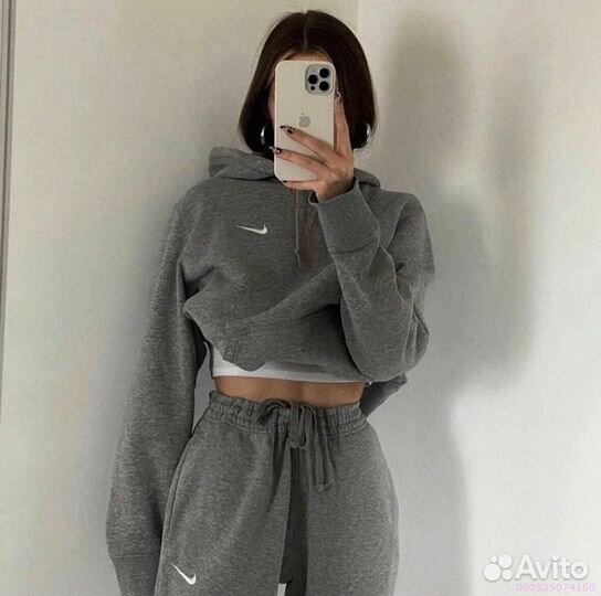 Активная жизнь: женские спортивные костюмы