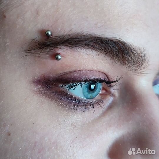 Модель на пирсинг