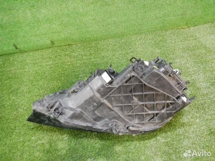 Фара правая Volkswagen Touareg