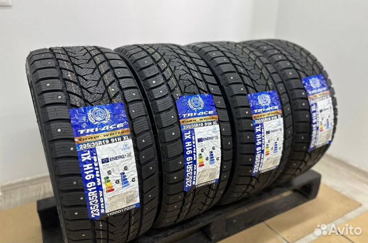 Tri Ace Snow White II Stud 235/35 R19 90U