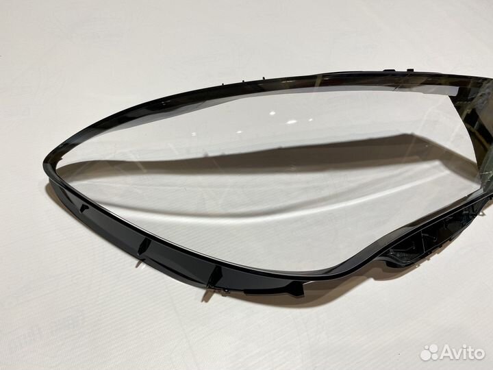 Правое стекло фары Mercedes W117 рестайлинг