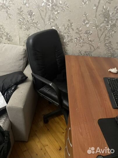 Офисный стол, кресло,шкафф подкатной