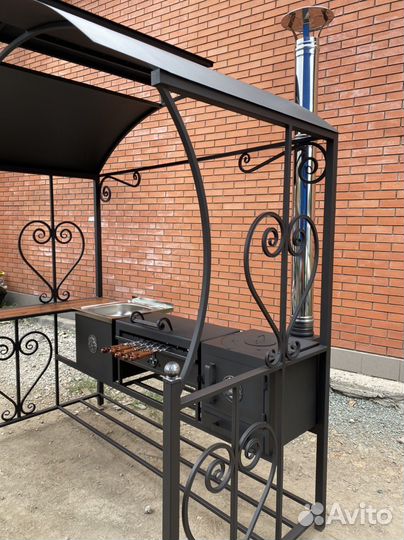 Мангальная зона с мойкой раковиной