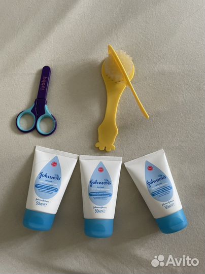 Крем под подгузник, детские ножницы и расчески