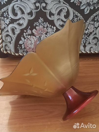 Ваза для фруктов на ножке