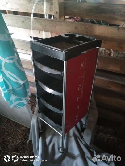 Остатки парикмахерской мебель тумбы зеркала мойка