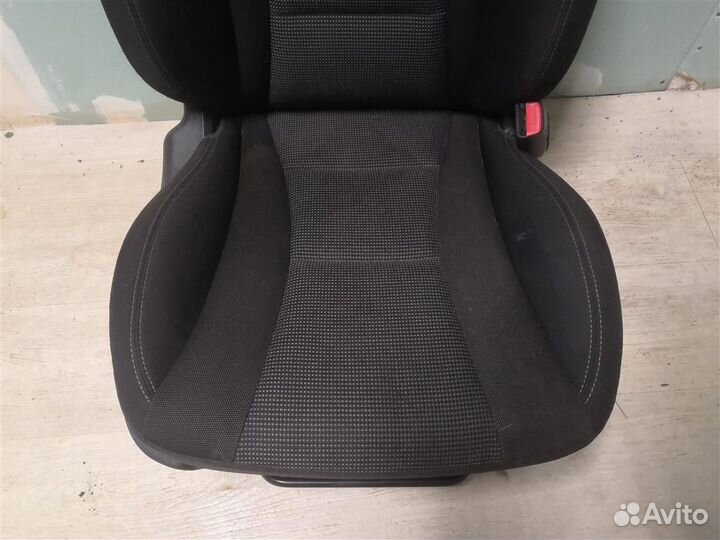 Сиденья комплект Хендай i30 12-17