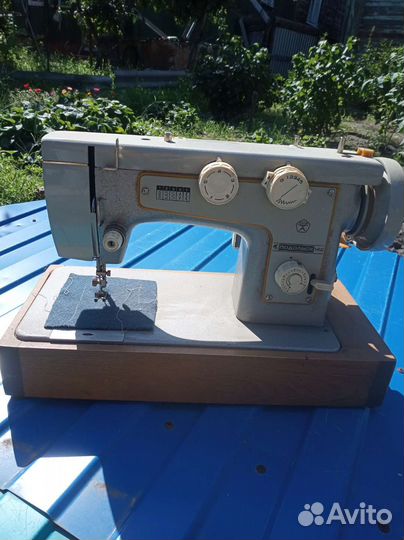 Швейная машина электрическая