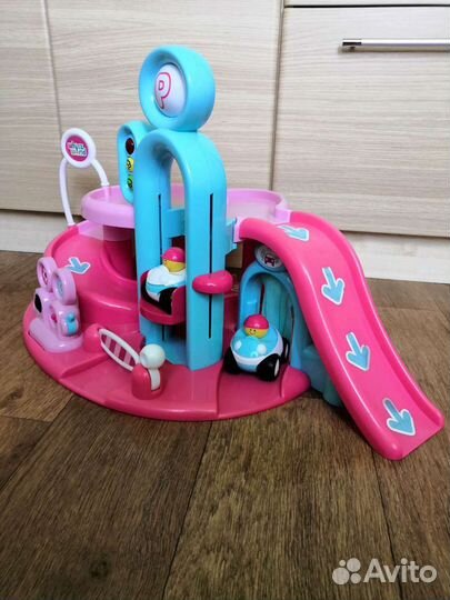 Гараж (трек) с 2 машинками ELC