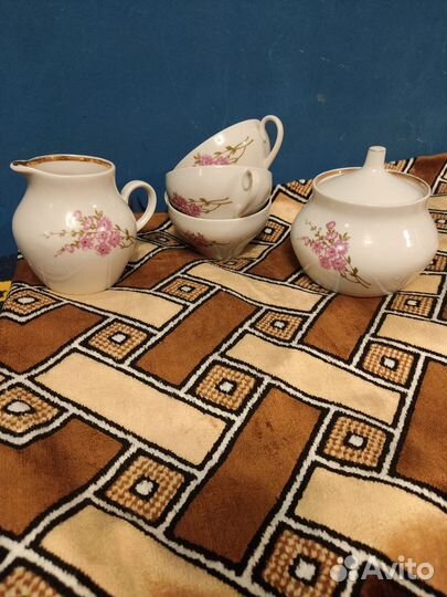 Сахарница, молочник, чашки