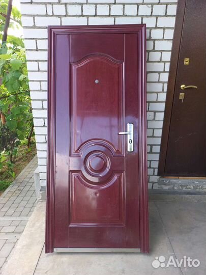Дверь входная металлическая б/у